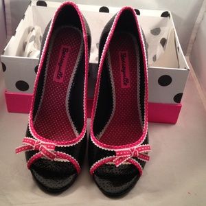 Betsyville Pink & Black Patent Pumps 6 1/2 New